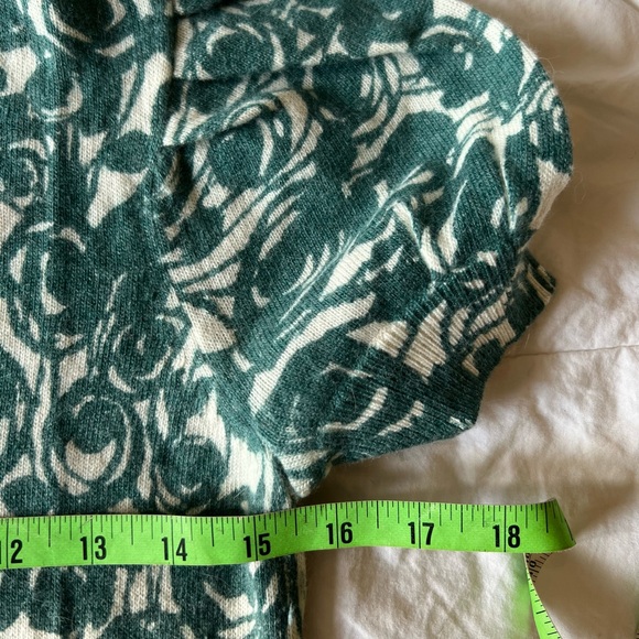 Banana Republic short sleeve sweater green and white rose print Size Small - Picture 9 of 10